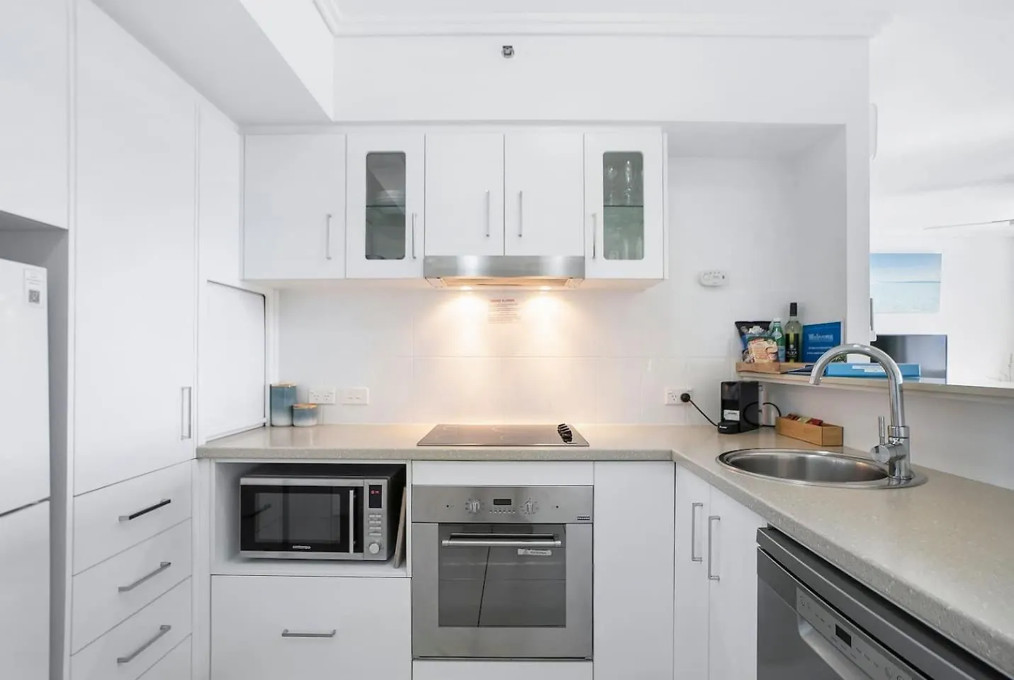 Cairns City Escape - Elevated Modern Haven With Pool アパート