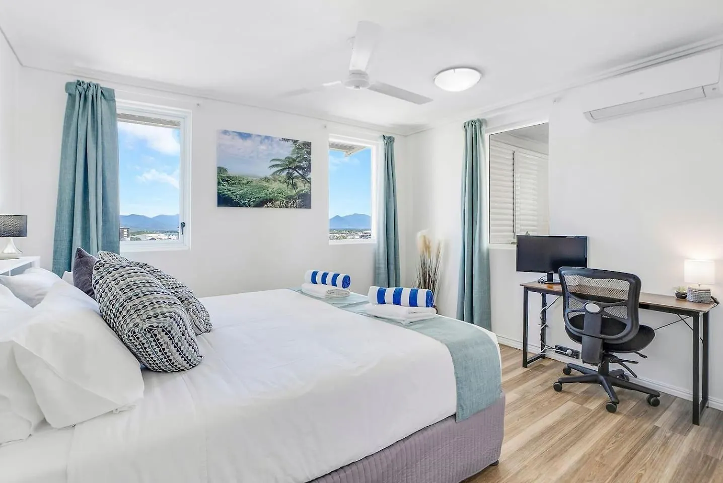 Cairns City Escape - Elevated Modern Haven With Pool 0*,