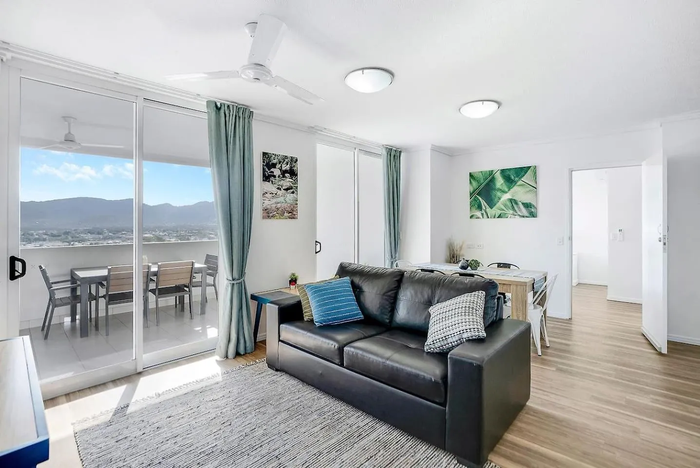 Cairns City Escape - Elevated Modern Haven With Poolの連絡先